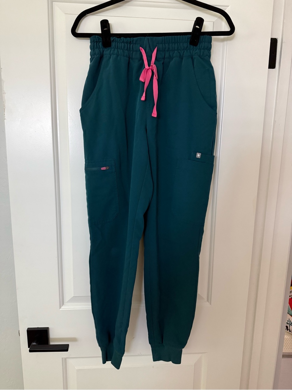 Figs High Waisted Uman Relaxed Jogger
Scrub Pants - XS / Caribbean
Blue